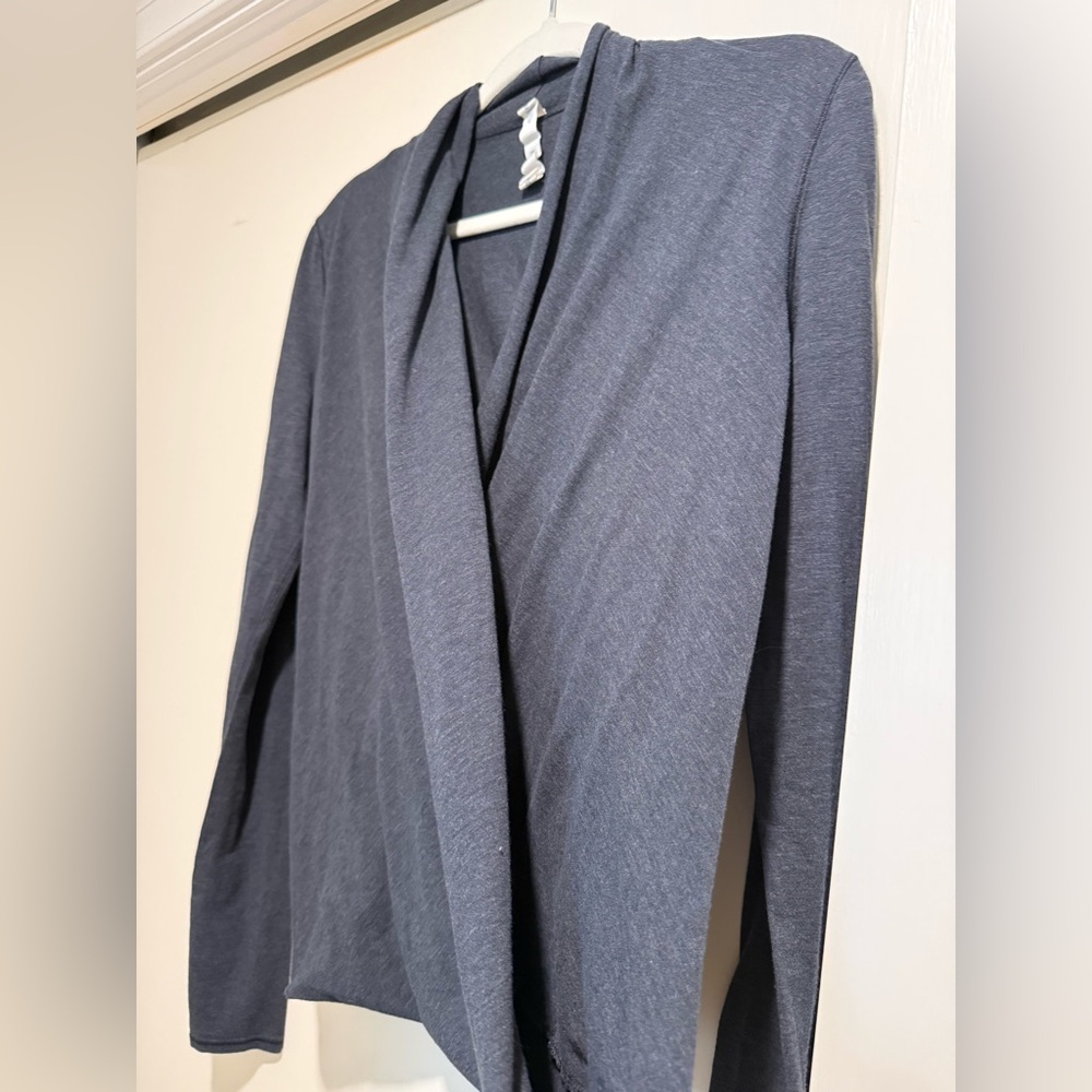 Lululemon Radiant Long Sleeve | Heathered Black | Size 6 | EUC - Picture 12 of 15